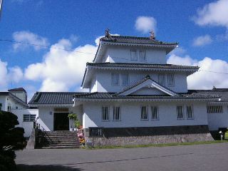 鳥取百年館